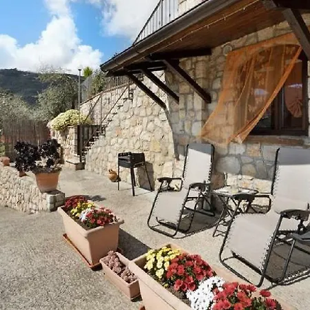 La Taverna Tra Gli Ulivi بيت للعطل *