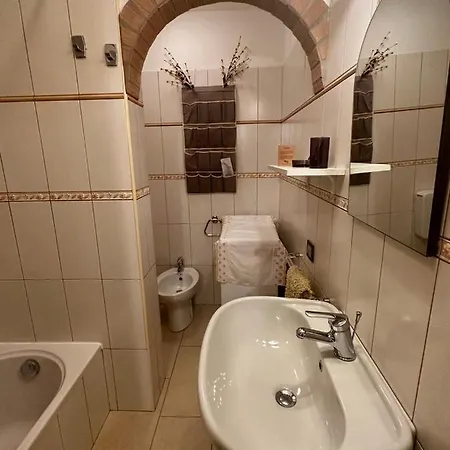 La Taverna Tra Gli Ulivi بيت للعطل *